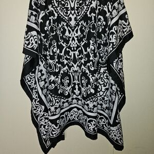 Woman's Flowey Pull over